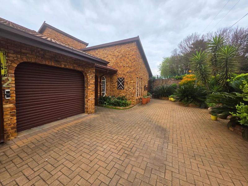 3 Bedroom Property for Sale in Glen Marais Gauteng