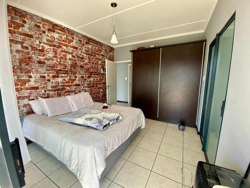 2 Bedroom Property for Sale in Oakdene Gauteng