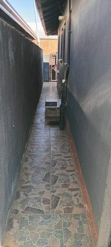 3 Bedroom Property for Sale in Protea North Gauteng