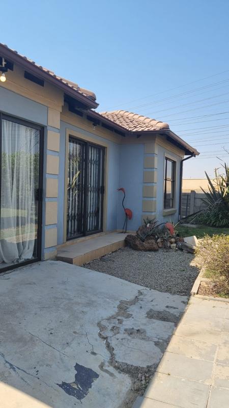 To Let 3 Bedroom Property for Rent in Waterfall View Gauteng