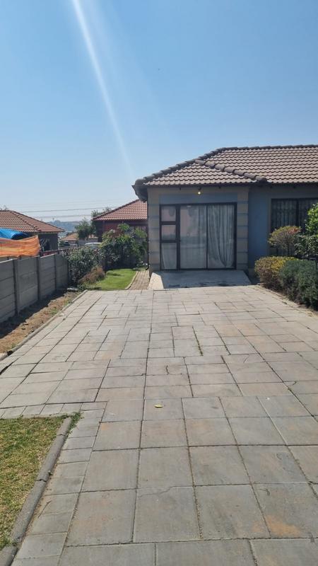 To Let 3 Bedroom Property for Rent in Waterfall View Gauteng