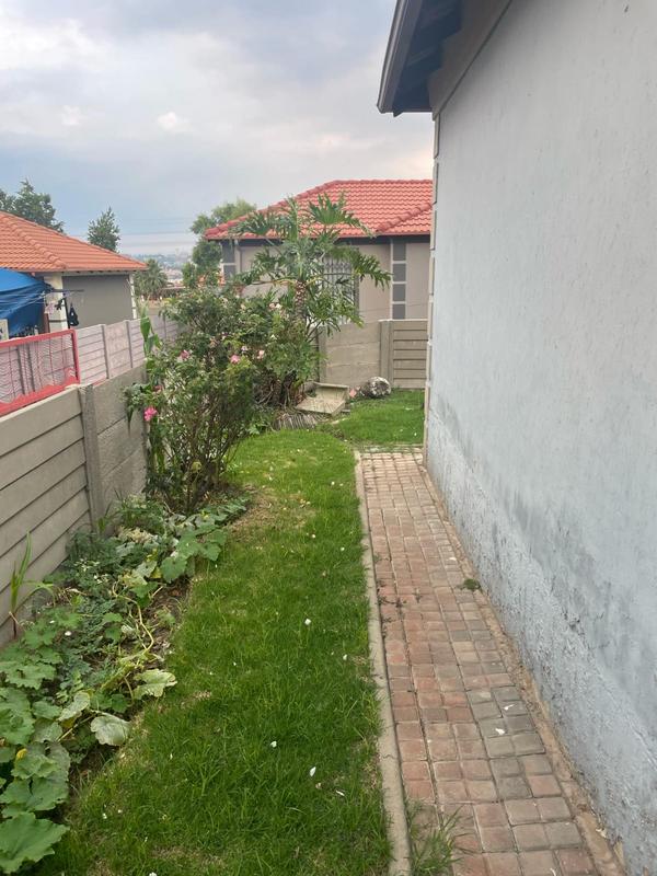 To Let 3 Bedroom Property for Rent in Waterfall View Gauteng