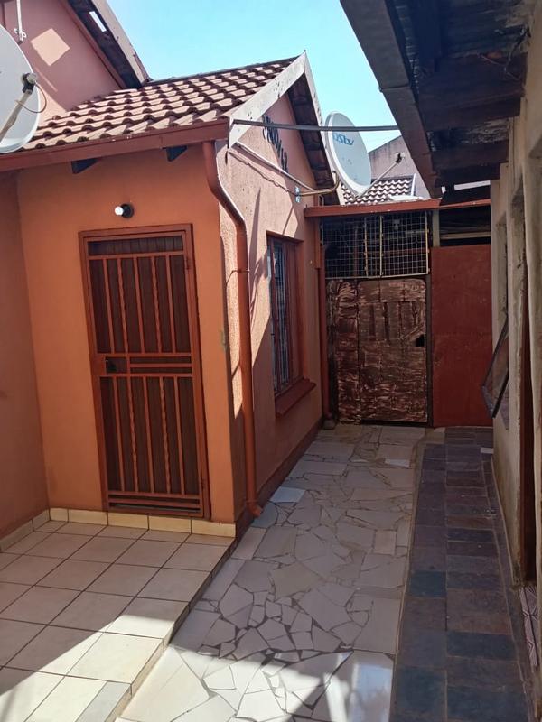 3 Bedroom Property for Sale in Protea North Gauteng