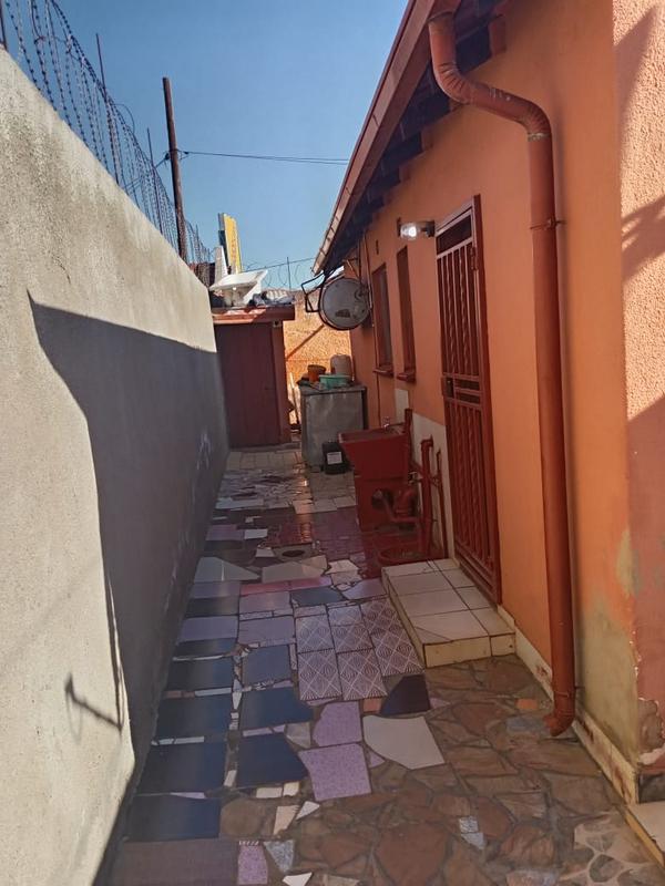 3 Bedroom Property for Sale in Protea North Gauteng