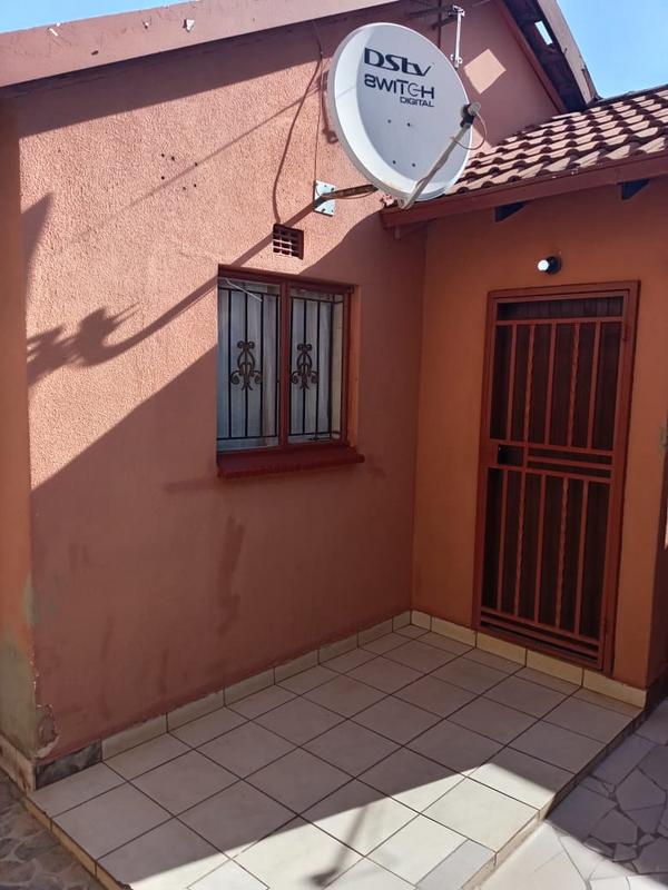 3 Bedroom Property for Sale in Protea North Gauteng