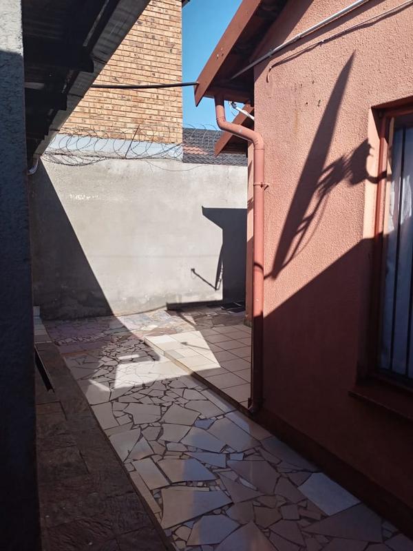 3 Bedroom Property for Sale in Protea North Gauteng