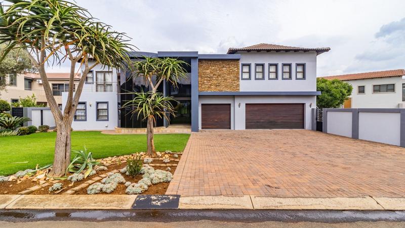 5 Bedroom Property for Sale in Aspen Hills Gauteng
