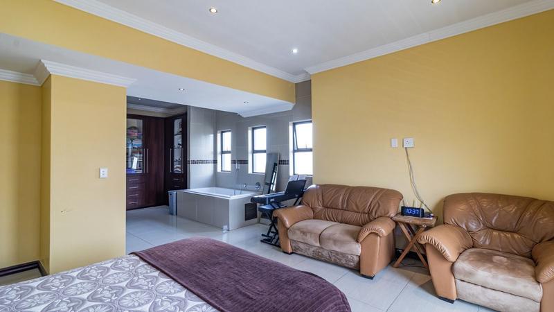 5 Bedroom Property for Sale in Aspen Hills Gauteng