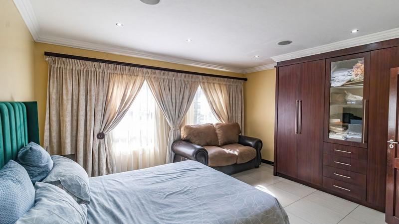 5 Bedroom Property for Sale in Aspen Hills Gauteng