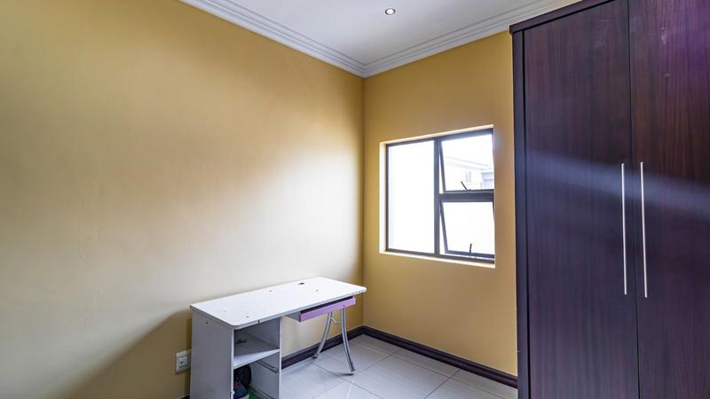 5 Bedroom Property for Sale in Aspen Hills Gauteng