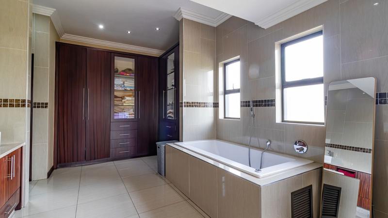5 Bedroom Property for Sale in Aspen Hills Gauteng