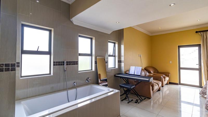 5 Bedroom Property for Sale in Aspen Hills Gauteng