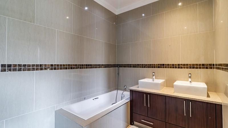 5 Bedroom Property for Sale in Aspen Hills Gauteng