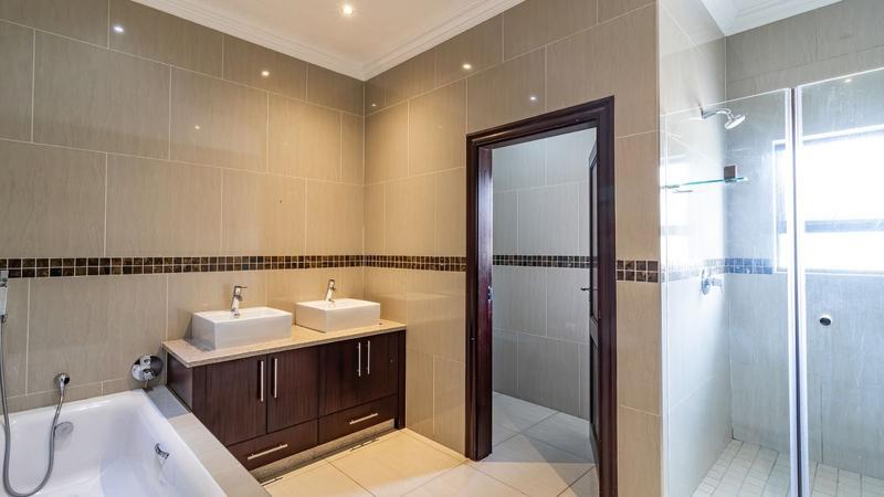 5 Bedroom Property for Sale in Aspen Hills Gauteng