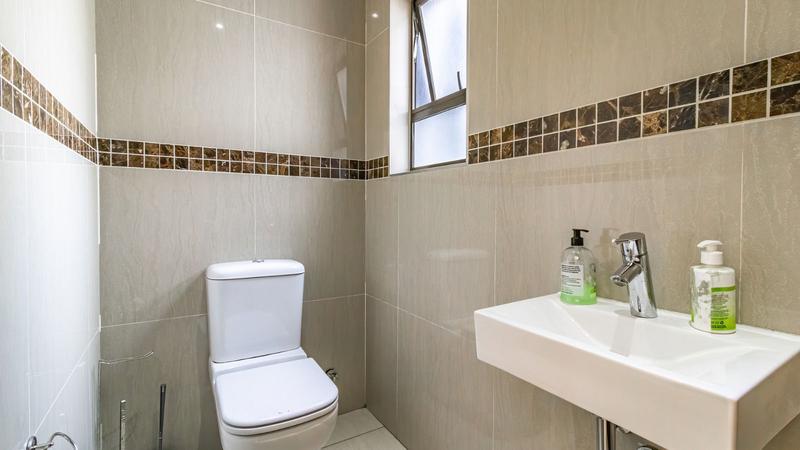 5 Bedroom Property for Sale in Aspen Hills Gauteng