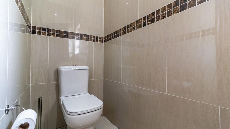 5 Bedroom Property for Sale in Aspen Hills Gauteng