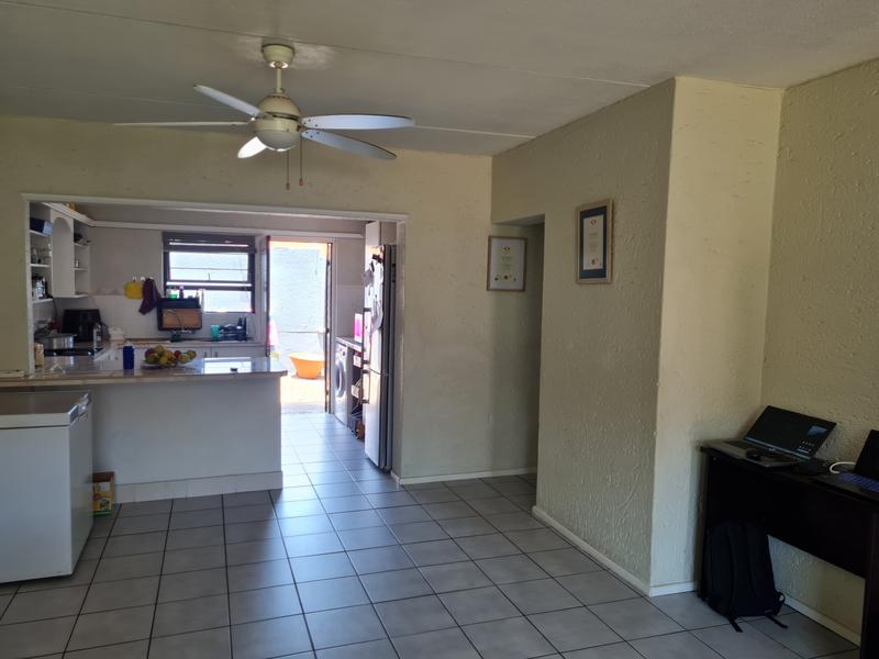 To Let 2 Bedroom Property for Rent in Weltevreden Park Gauteng