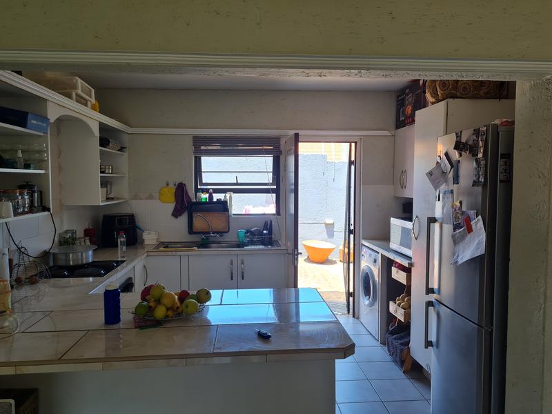 To Let 2 Bedroom Property for Rent in Weltevreden Park Gauteng