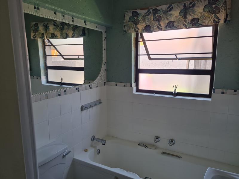 To Let 2 Bedroom Property for Rent in Weltevreden Park Gauteng