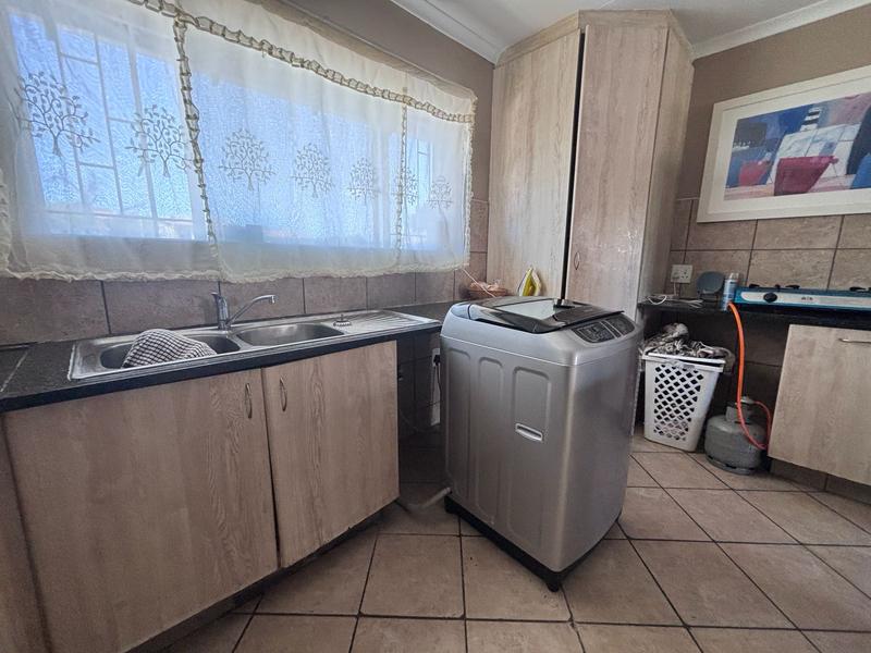 2 Bedroom Property for Sale in Florida Glen Gauteng
