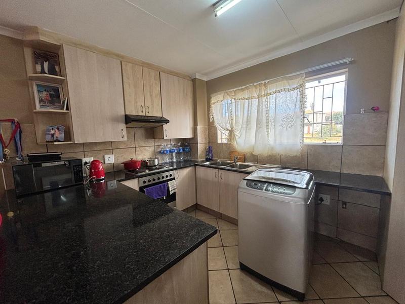 2 Bedroom Property for Sale in Florida Glen Gauteng