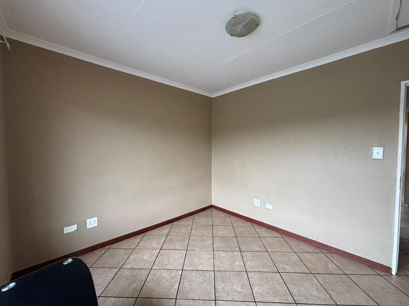 2 Bedroom Property for Sale in Florida Glen Gauteng