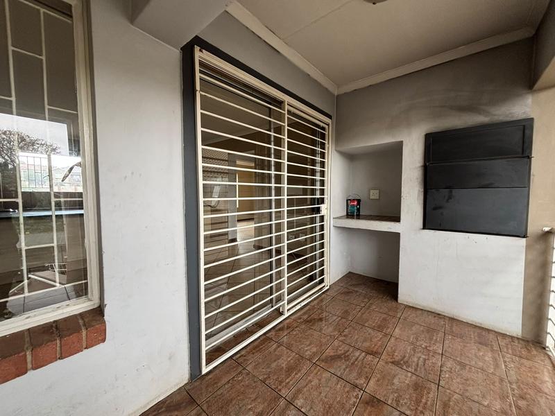 2 Bedroom Property for Sale in Florida Glen Gauteng