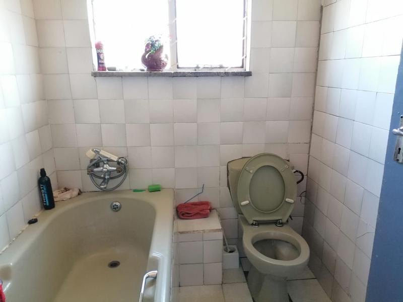 6 Bedroom Property for Sale in Duduza Gauteng