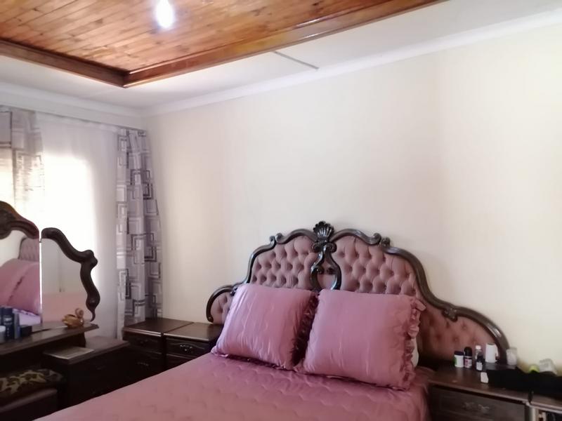 6 Bedroom Property for Sale in Duduza Gauteng