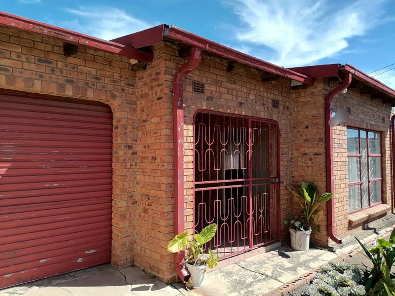 6 Bedroom Property for Sale in Duduza Gauteng