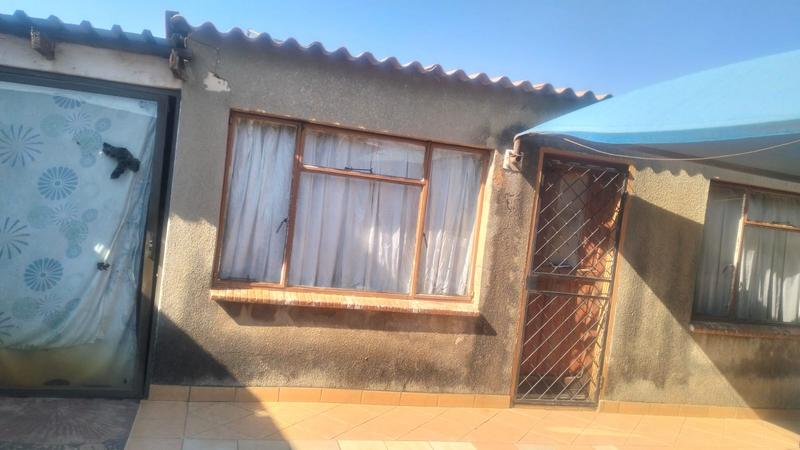 2 Bedroom Property for Sale in Tokoza Gauteng