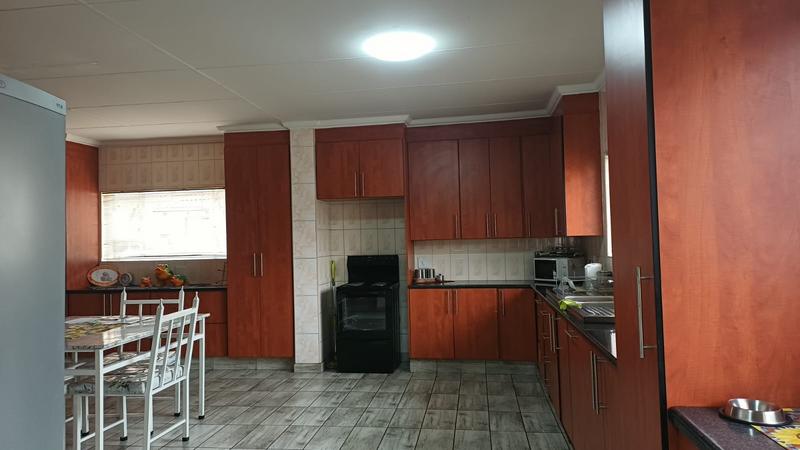 4 Bedroom Property for Sale in Klippoortje Gauteng