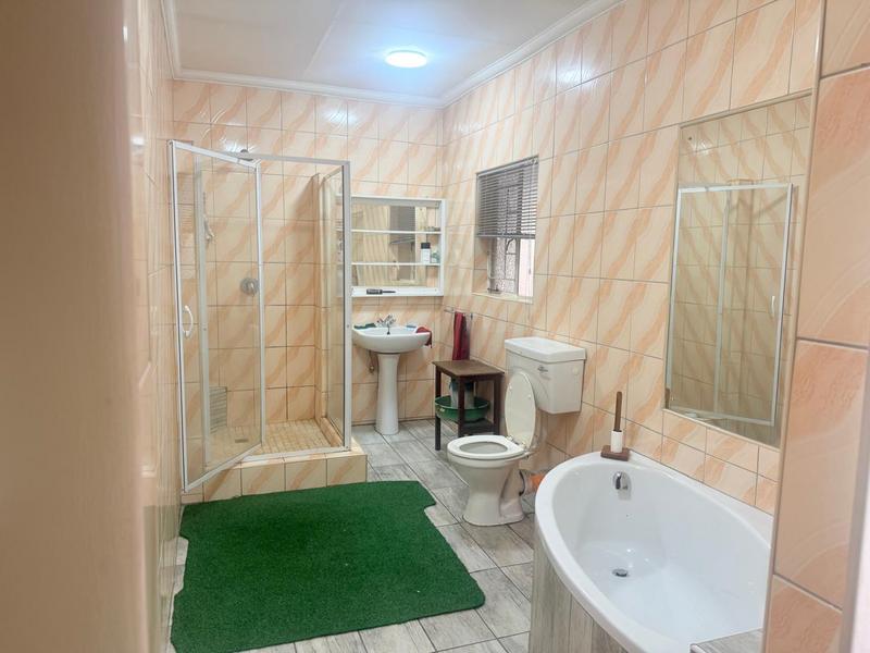 4 Bedroom Property for Sale in Klippoortje Gauteng