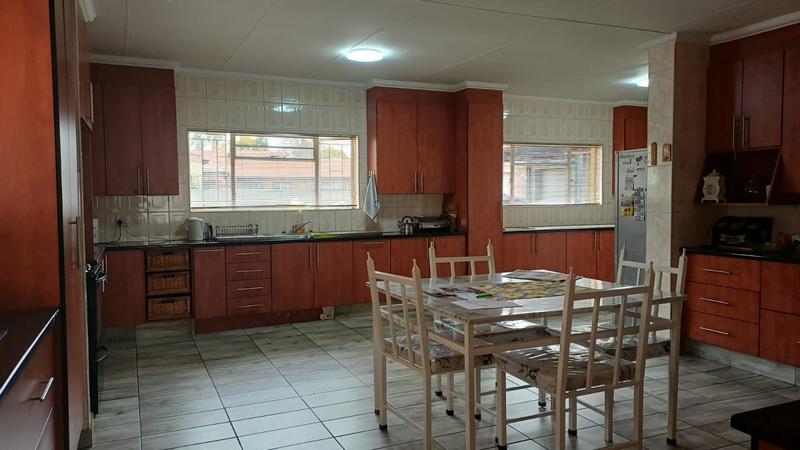 4 Bedroom Property for Sale in Klippoortje Gauteng