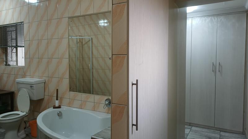4 Bedroom Property for Sale in Klippoortje Gauteng