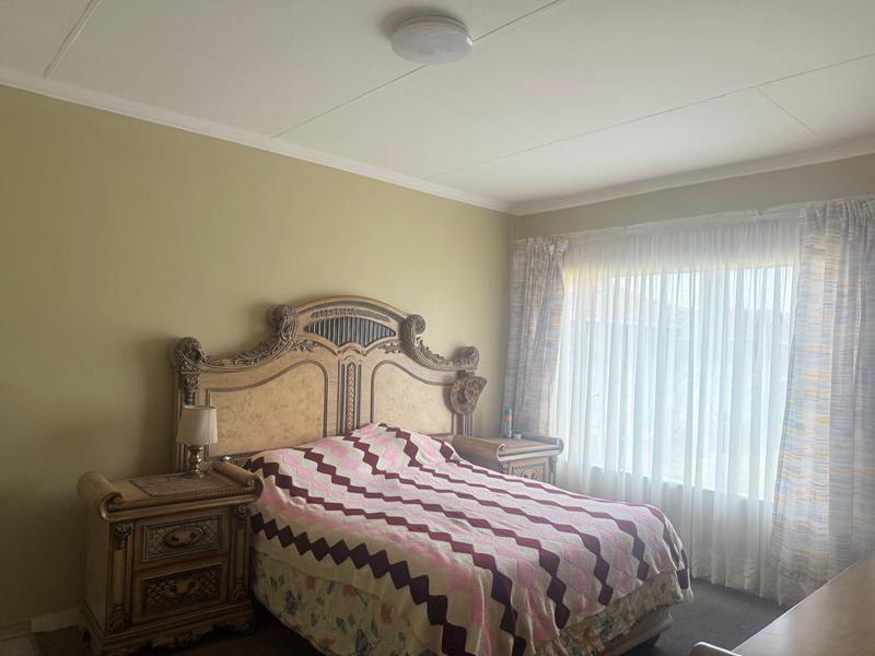 4 Bedroom Property for Sale in Klippoortje Gauteng