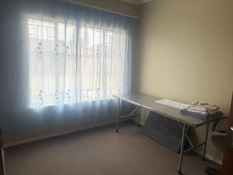 4 Bedroom Property for Sale in Klippoortje Gauteng