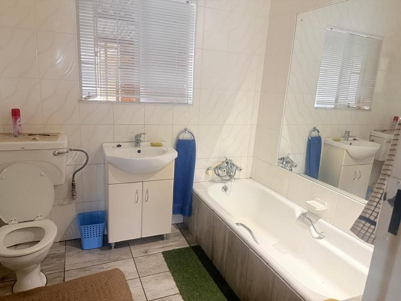 4 Bedroom Property for Sale in Klippoortje Gauteng