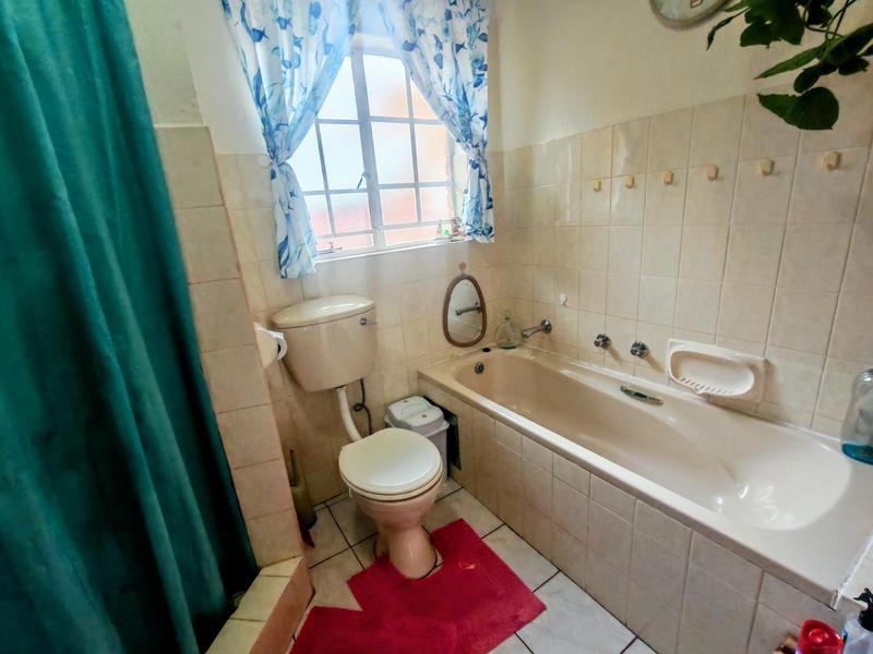 2 Bedroom Property for Sale in Heuweloord Gauteng