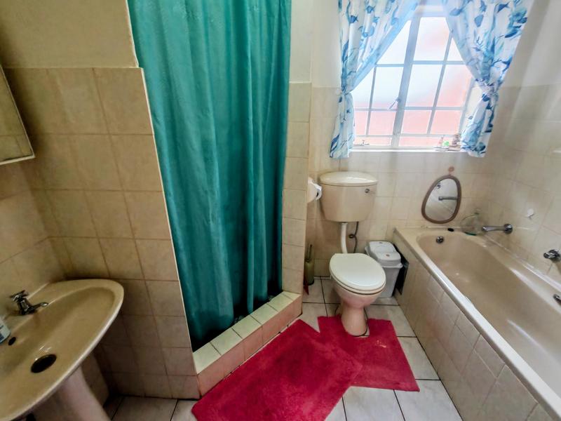 2 Bedroom Property for Sale in Heuweloord Gauteng