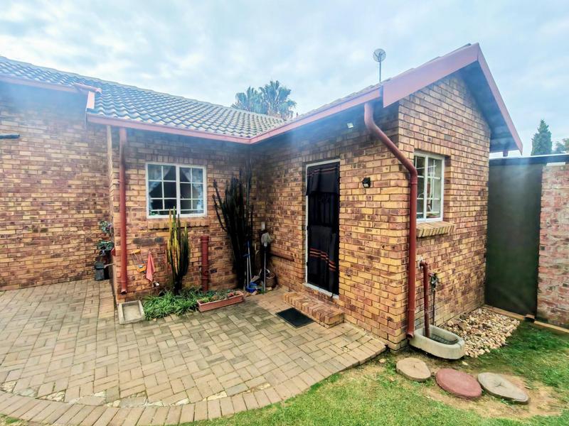 2 Bedroom Property for Sale in Heuweloord Gauteng