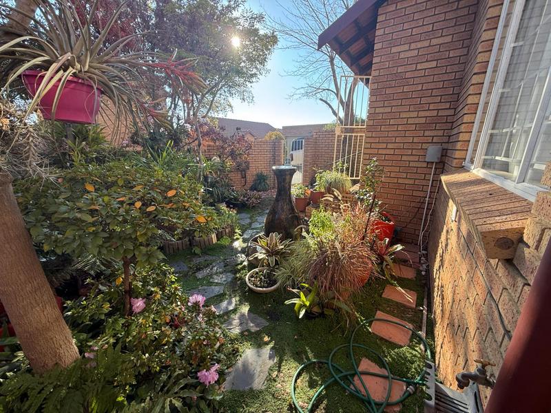 2 Bedroom Property for Sale in The Reeds Gauteng