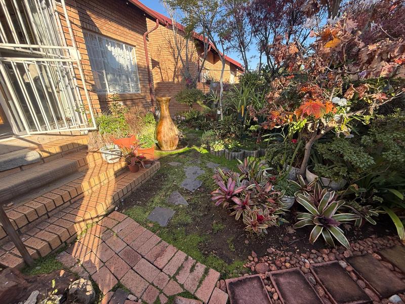 2 Bedroom Property for Sale in The Reeds Gauteng
