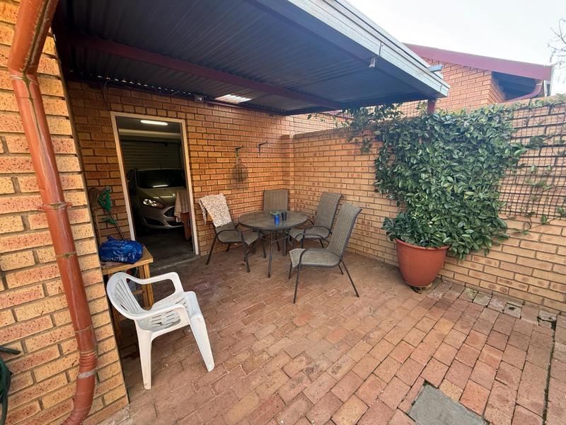 2 Bedroom Property for Sale in The Reeds Gauteng
