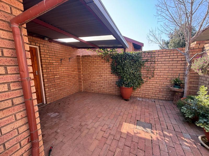 2 Bedroom Property for Sale in The Reeds Gauteng