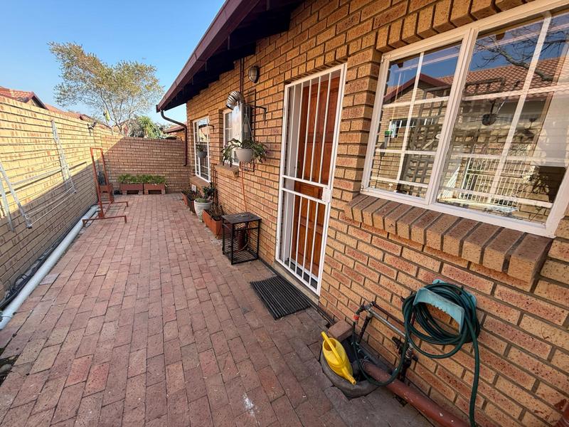 2 Bedroom Property for Sale in The Reeds Gauteng