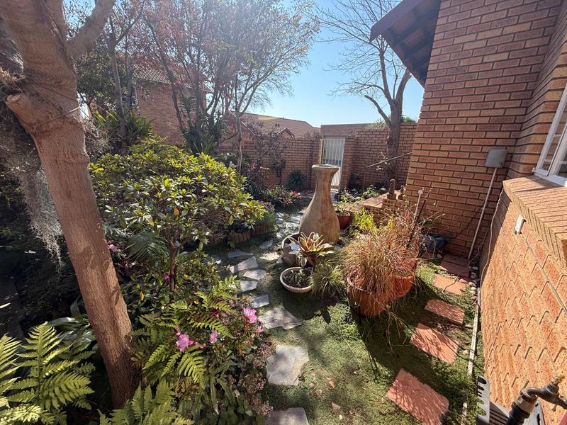 2 Bedroom Property for Sale in The Reeds Gauteng