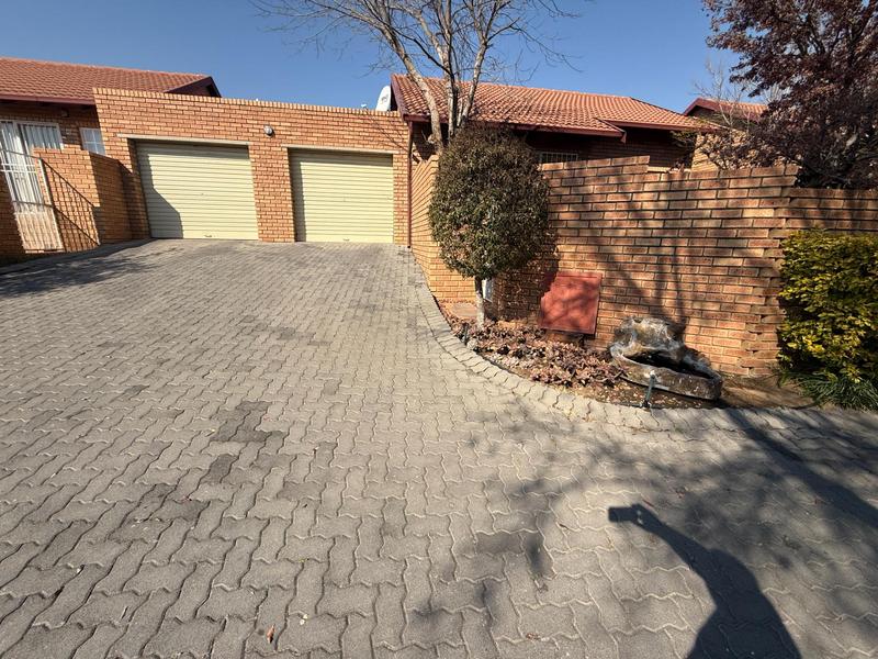 2 Bedroom Property for Sale in The Reeds Gauteng