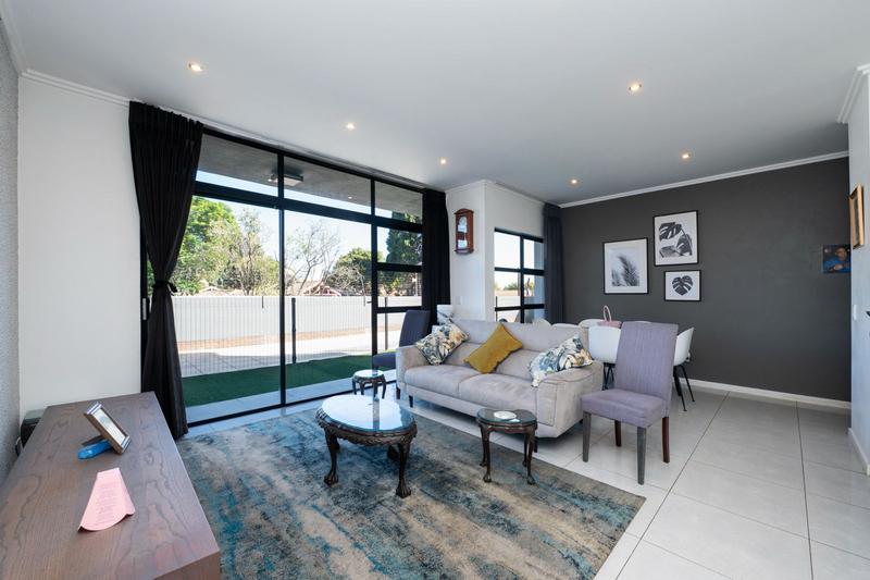 To Let 2 Bedroom Property for Rent in Bryanston Gauteng