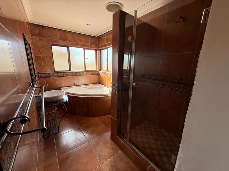 4 Bedroom Property for Sale in Rooihuiskraal North Gauteng